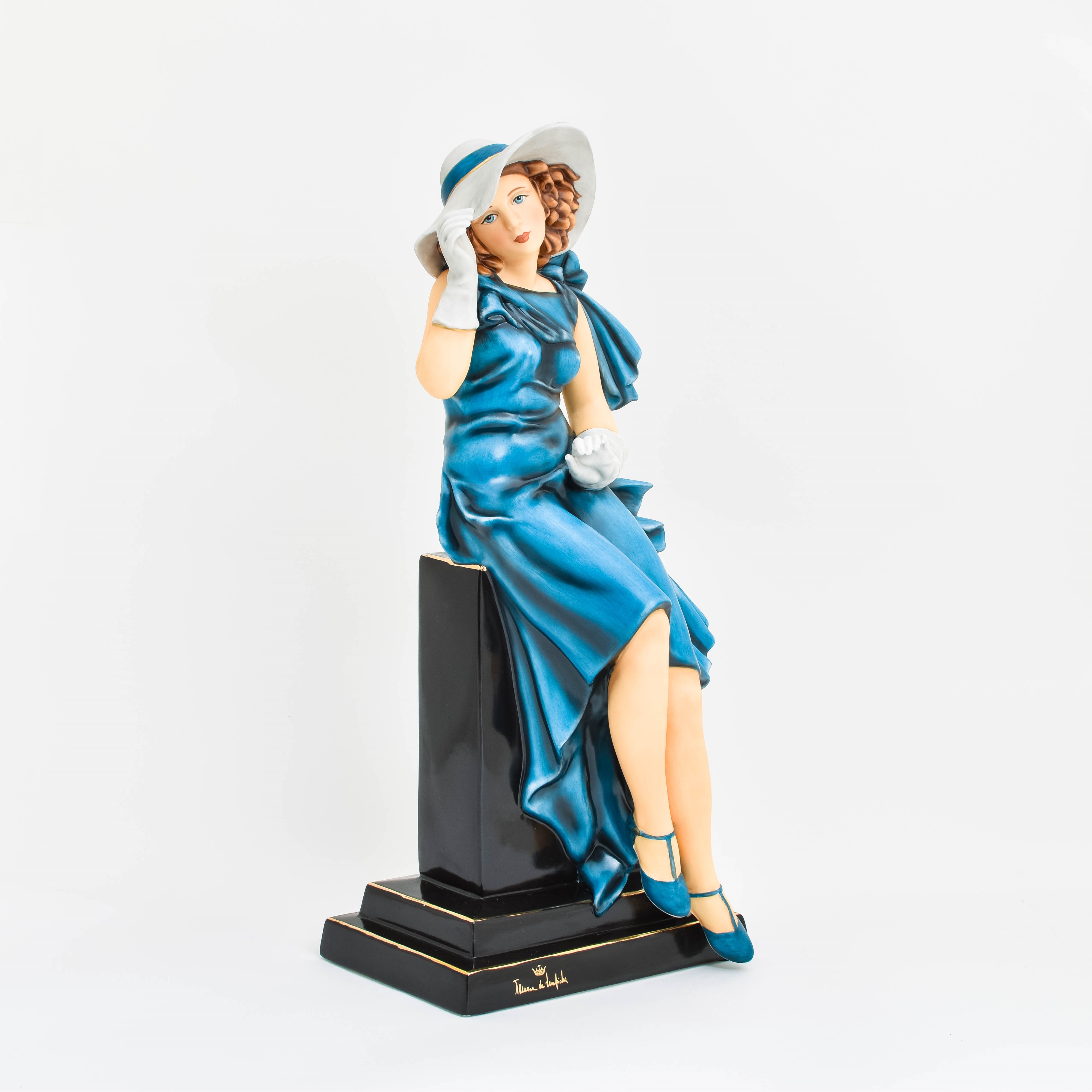 Sculptuur Woman with Gloves