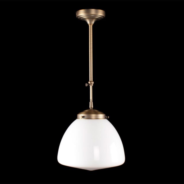 Hanglamp met verstelbare pendel en diverse glaskappen.